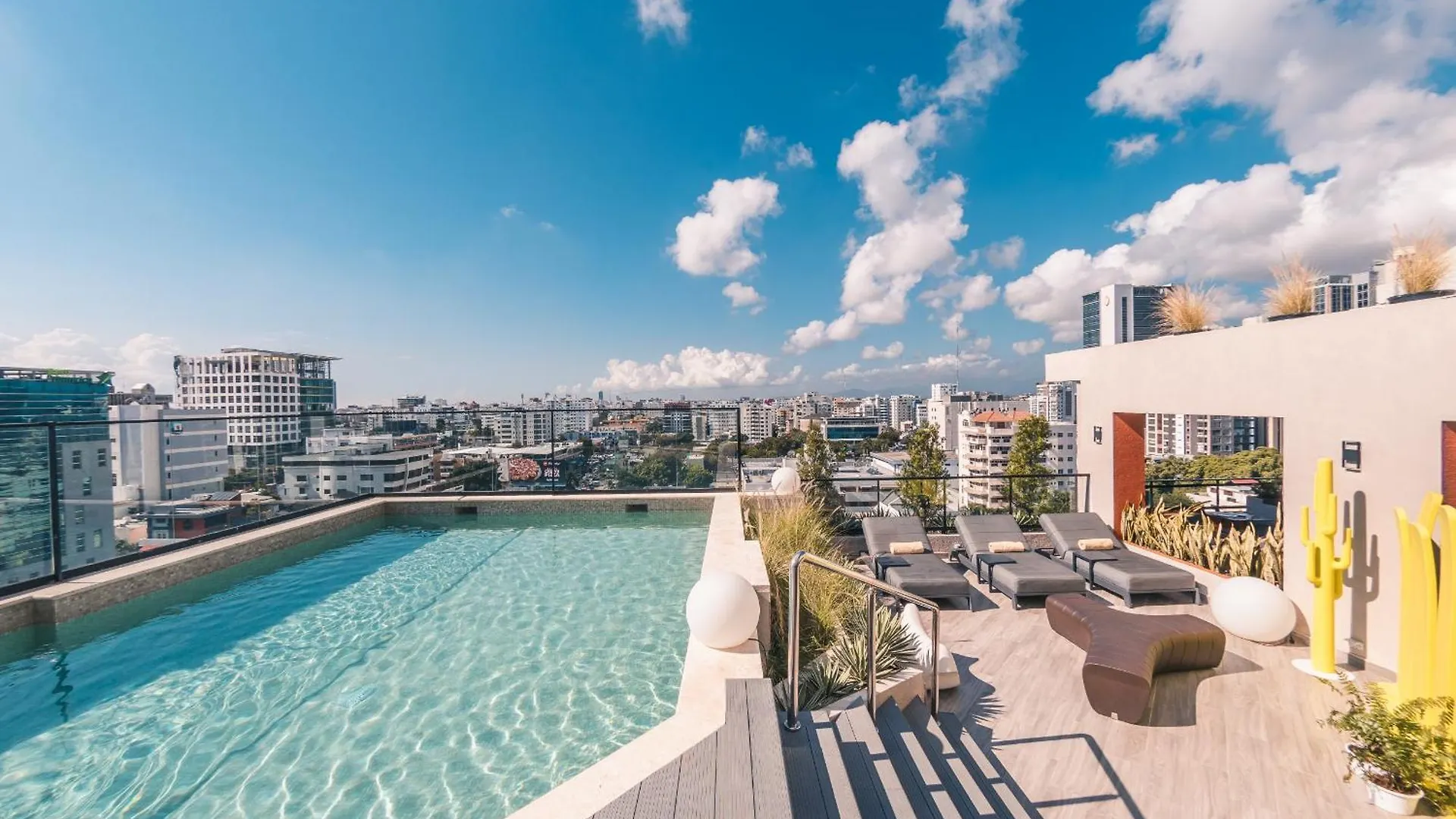 Fully Serviced Apartment At Regatta Living II - 302 Santo Domingo