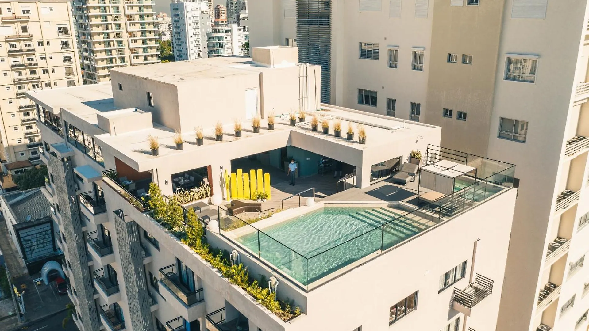 Fully Serviced Apartment At Regatta Living II - 302 Santo Domingo